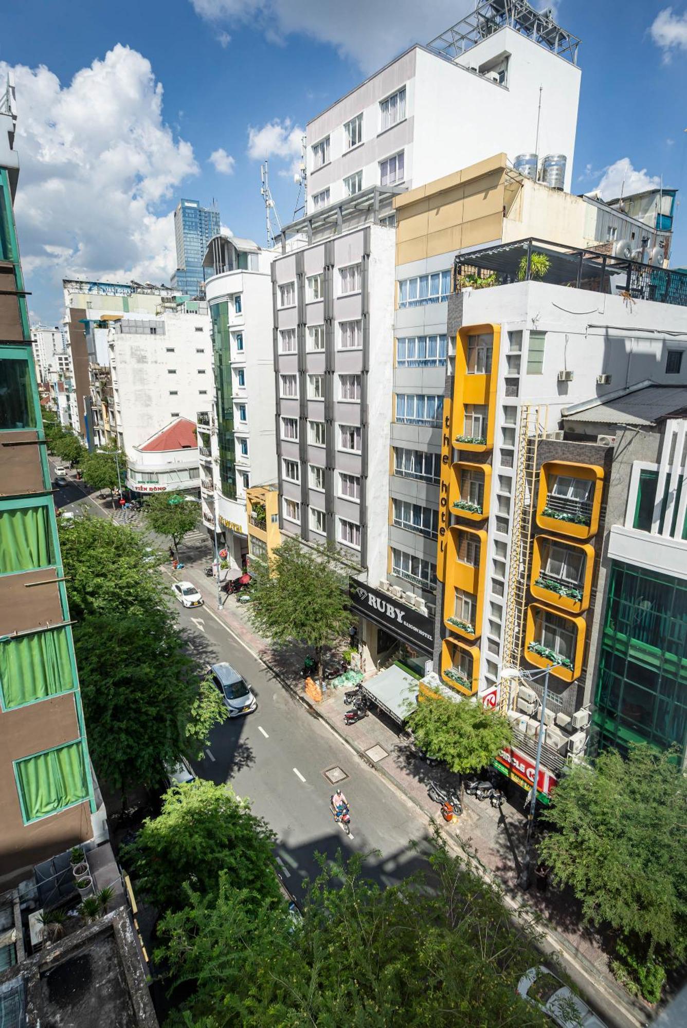 Khách sạn Ile Parc Saigon 2*